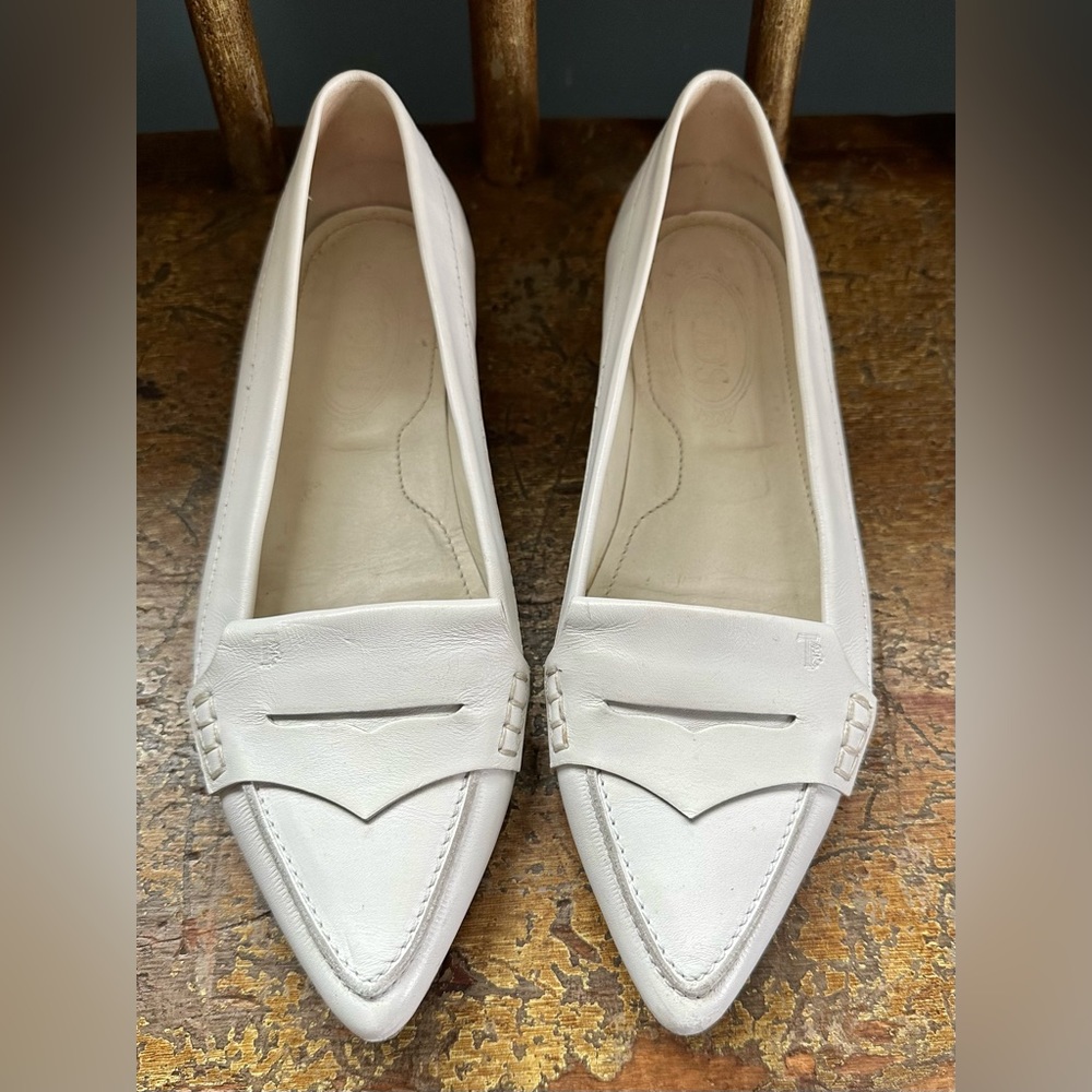 Tod’s White Pointed Flats Loafers